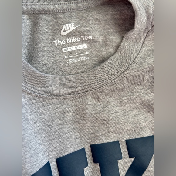 NWOT / Nike Women's Campus T-Shirt / Size S (4-6) - Picture 7 of 10